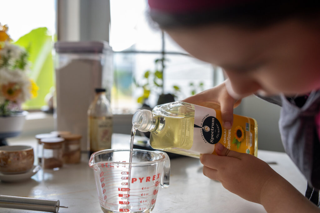 measure oil for baking